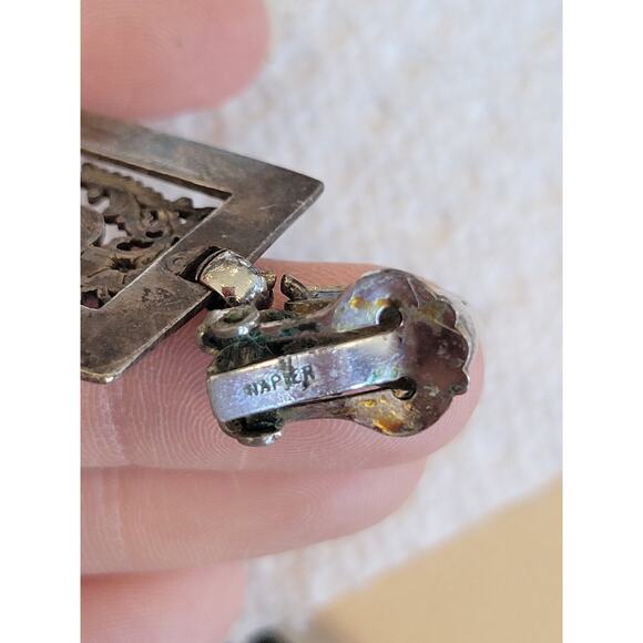 Vintage Napier "Doris Day" earrings in silver tone with a filigree design - Picture 6 of 10